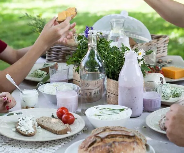Domecek Na Kvetinovem Statku Nyaraló *